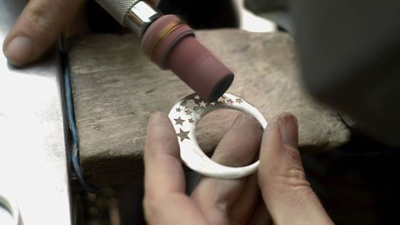 Tendance: Les bijoux en argent séduisent
