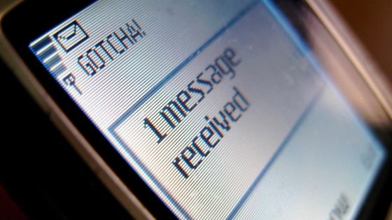 Disculpé après un procès pour SMS embarrassants