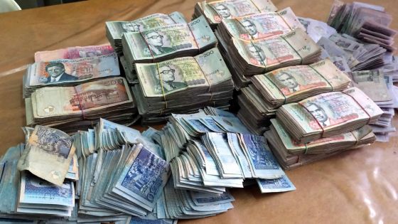 Opération de l’ADSU: Rs 800 000 en espèces et Rs 300 000 d’héroïne saisies à Trou-aux-Biches