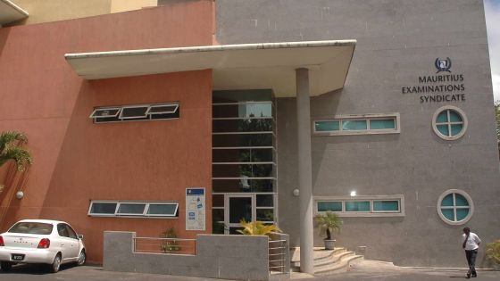 Examen national: erreurs dans deux questionnaires