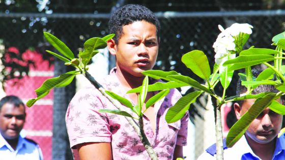 Soupçonné de crime sexuel sur mineure: il agresse deux policiers à coups de pierre