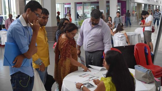 Social: défilé, initiation à la musique et job fair