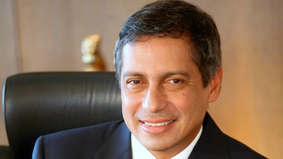 Xavier-Luc Duval soutient Roshi Bhadain