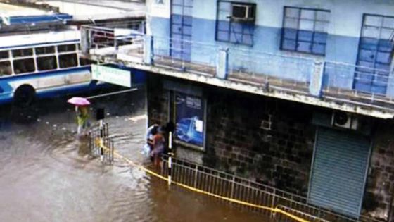 Port-Louis: une pharmacie les pieds dans l’eau
