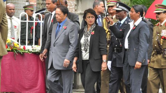 Armistice: dépôts de gerbe à Curepipe