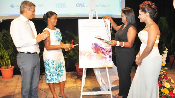 Aurore Perraud: «Pa fer bizness lor latet zanfan»