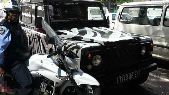 Mort d’un motard sur l’autoroute: le conducteur de la Land Rover arrêté