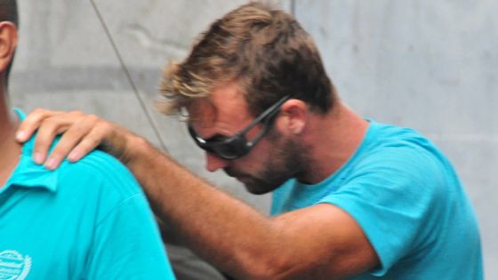 Le motard tué après un délit de fuite: le Français Nicolas Robert Falcou passe la nuit en cellule