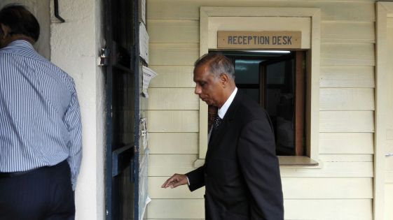 L’ex-ministre PTr Abu Kasenally au Central CID