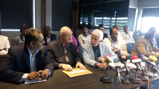 Attentats à Paris: Paul Bérenger exprime sa solidarité envers la France