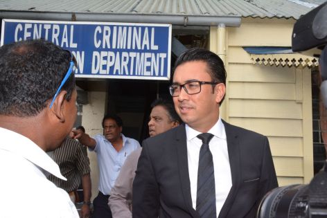 Affaire Gorah-Issac: Shakeel Mohamed inculpé de 4 accusations