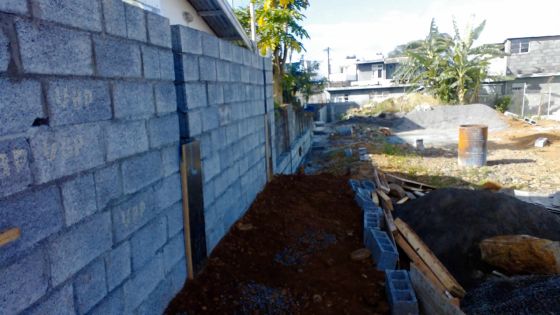 Clôture mitoyenne: son mur dépasse la hauteur maximale