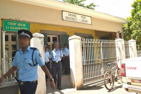 Un habitant de Cité La Chaux tente de vendre de l’héroïne à des policiers