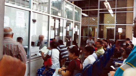 Il réclame sa reconduction au poste d’adjoint au Registrar