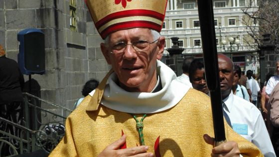 Mgr Maurice E. Piat: «Notre seule préoccupation ne peut être de gagner de l’argent»