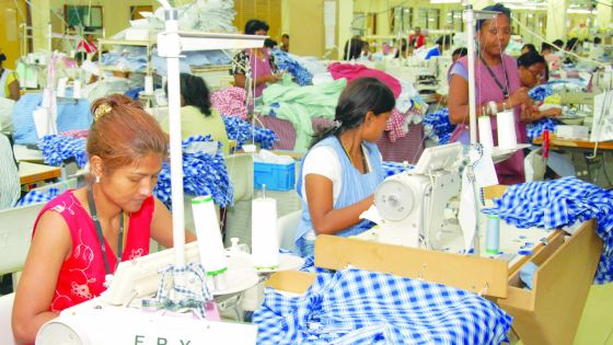 Travailleurs d’usine inquiets: salaires versés de manière irrégulière