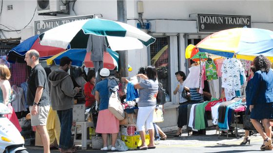 Il n’était pas là le jour du recensement: Steve ne pourra vendre ses T-shirts à l’avenue John Kennedy