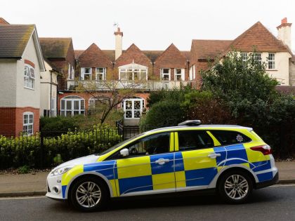Dans une «home» appartenant au Dr Malhotra en Angleterre: un vieil homme tue sa femme