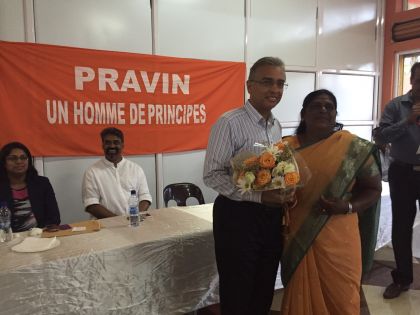 Pravind Jugnauth prend à contre-pied SAJ et soutient Menon Murday