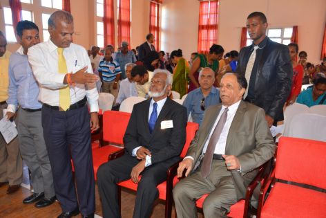 Sir Anerood Jugnauth s’en prend aux «bourriques» et activistes du PTr