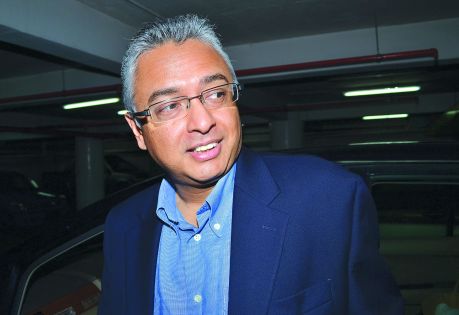 Pravind Jugnauth backs Menon Murday