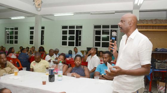 À Ste-Croix: Joe Lesjongard loue SAJ et critique le PMSD