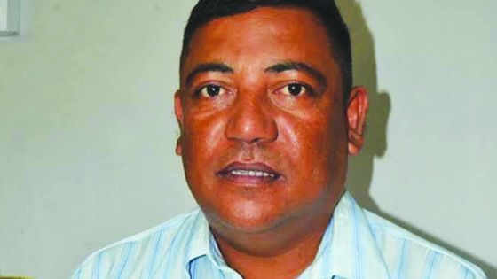 Cité Martial: sac volé devant une boutique