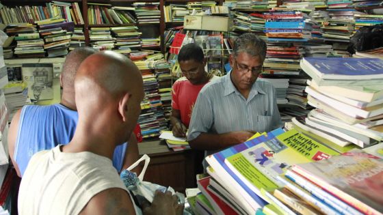 Manuels scolaires: tous les textes au programme disponibles le 18 janvier
