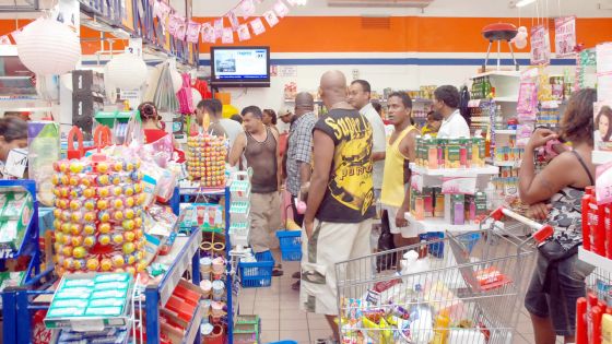 Habillement et chaussures font monter l’inflation en décembre