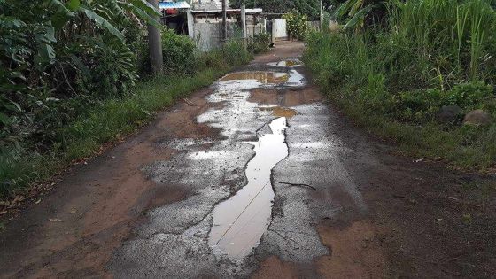 Montagne-Longue: la route principale transformée en mare de boue