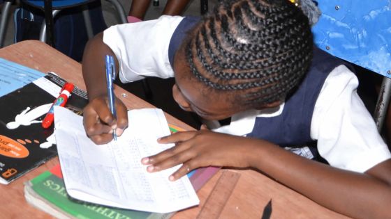 Livres en retard: les écoliers de Std V reçoivent des photocopies