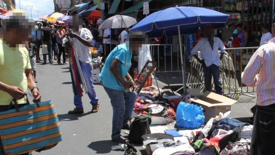 Ceintures vendues près du marché central: le colporteur s’en sort avec une amende