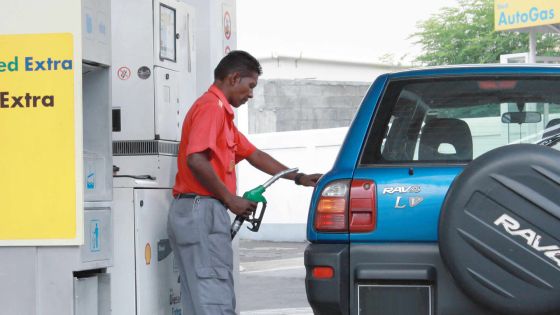 Produits pétroliers: Maurice veut profiter de la baisse des prix