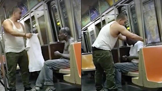 Il offre son t-shirt et un bonnet à un SDF