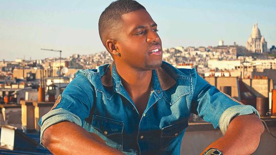 Axel Tony, artiste français: «Un bon chanteur se juge sur la durée»