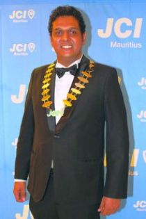 Young professionals discuss sanctions for road accidents