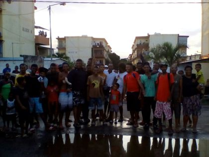 Baie-du-Tombeau: manifestation des habitants contre une usine