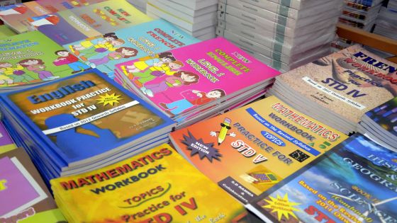 Manuels scolaires: la patience des Needy Students