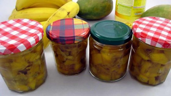 Au comptoir de l’immigration: ses pots d’achards saisis