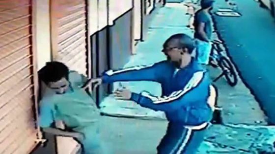 L’agression de Nitin Jeeha par Suren Seeruttun filmée