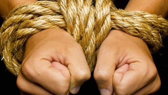 Trois malfrats attaquent un Sud-Africain et lui volent Rs 600 000