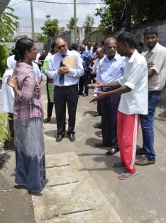 Post-inondations: ministres et députés battent le pavé dans le Nord
