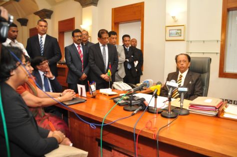 Sir Anerood Jugnauth aux lauréats: «Pas besoin d’être au pays pour le servir»