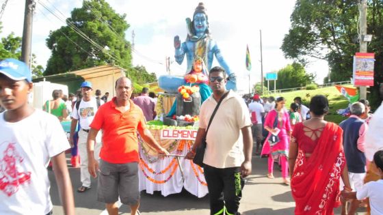 Maha Shivaratree : différents types de poubelles distribués aux temples et sur le tracé du pèlerinage 