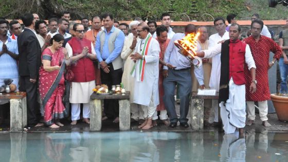 Le Premier ministre sir Anerood Jugnauth à Grand-Bassin