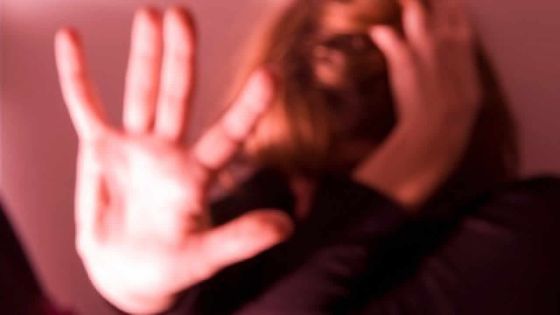 Violentée par son époux: une étudiante cherche de l’aide pour son bébé