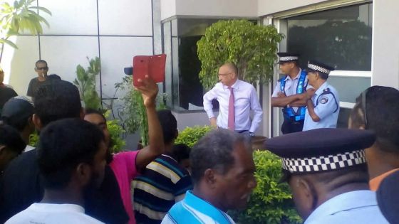 La-Tour-Koenig : rassemblement des employés de Super Construction