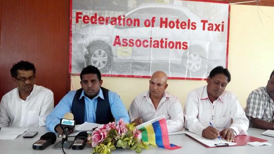 Chauffeurs de taxi d’hôtel: L’opération escargot annulée, mais la pression maintenue