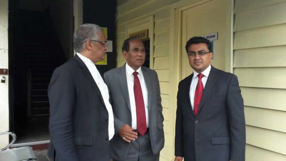 Central CID: Anil Bachoo entendu suite à la plainte de Raj Dayal