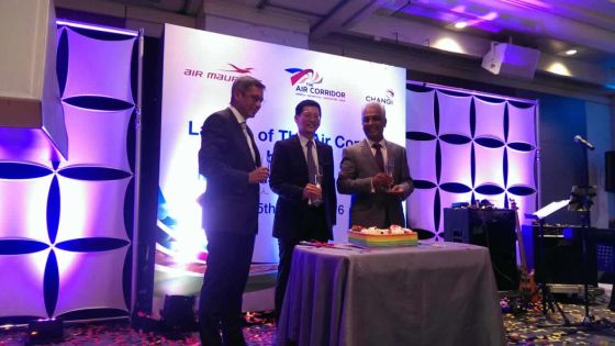 Xavier-Luc Duval inaugure l’«air corridor» entre l’île Maurice et Singapour